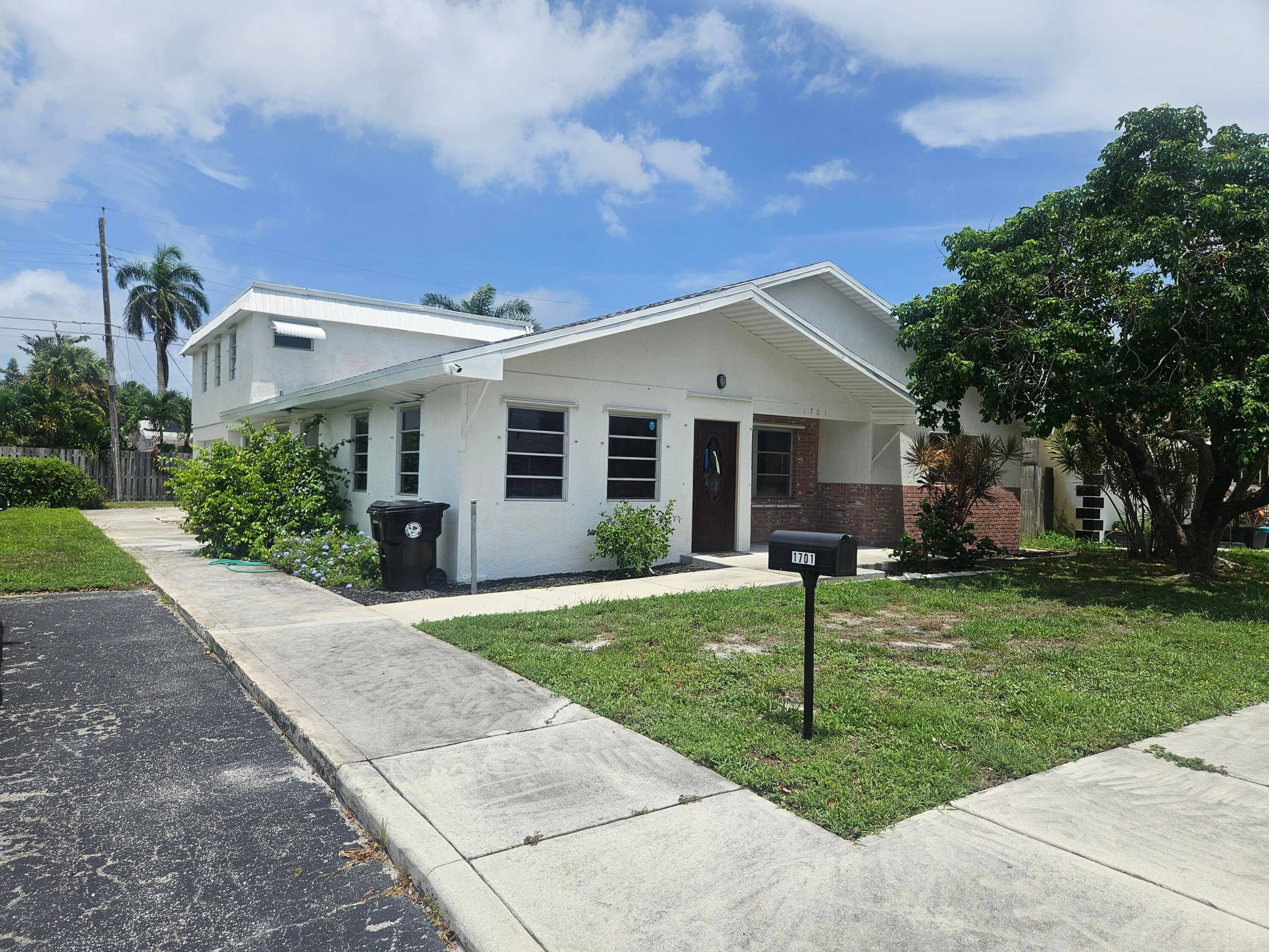 Don't miss this incredible opportunity for a savvy investor !