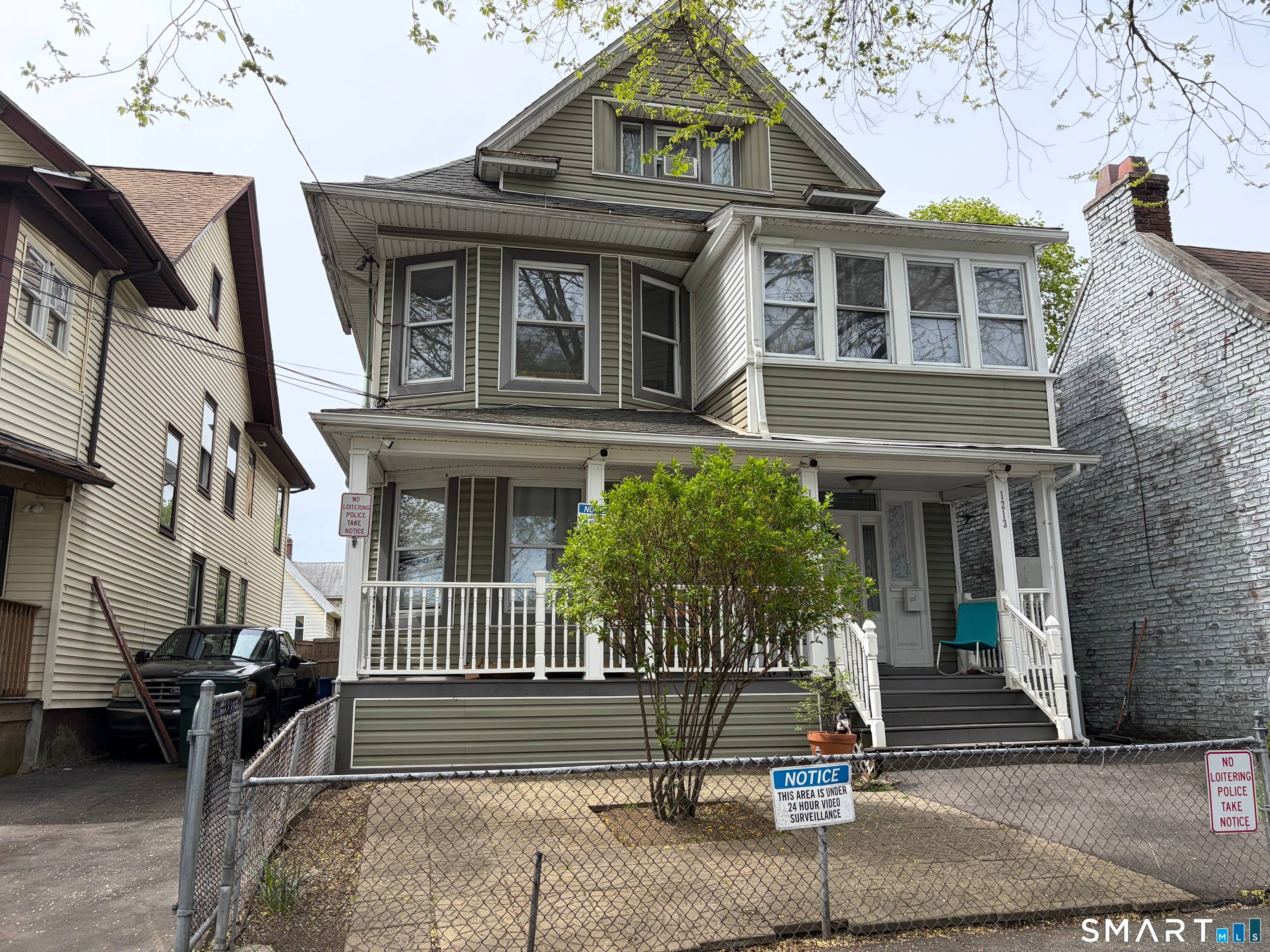 1211 Park Ave with over 3500 Above grade SqFt presents a rare and exceptional investment opportunity.