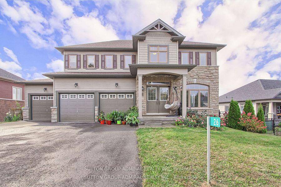 This beautiful 4 bedroom, 3 bathroom detached home is located just minutes away from Horseshoe Resort.