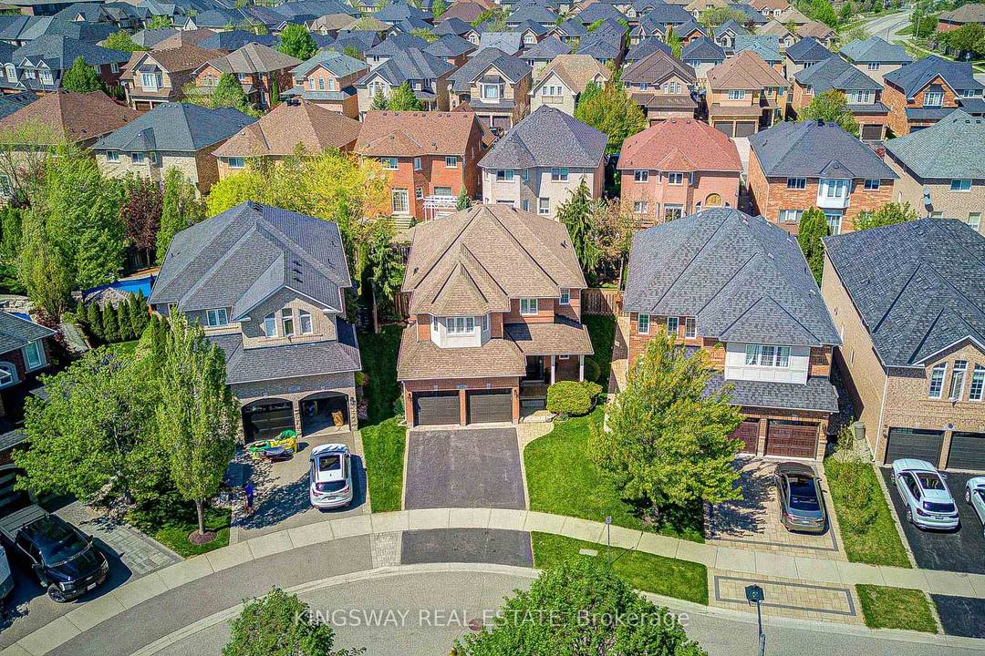 Stunning beautiful renovated Detached Home sits on a large premium pie shaped, pool sized lot in Oakville's sought Westmount Community.