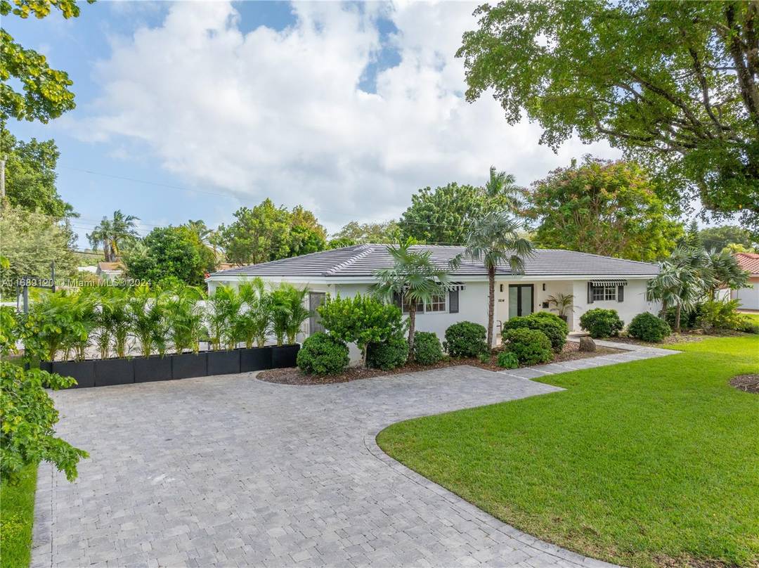 Experience living in this 4 beds 3 baths in the exclusive Palmetto Island.