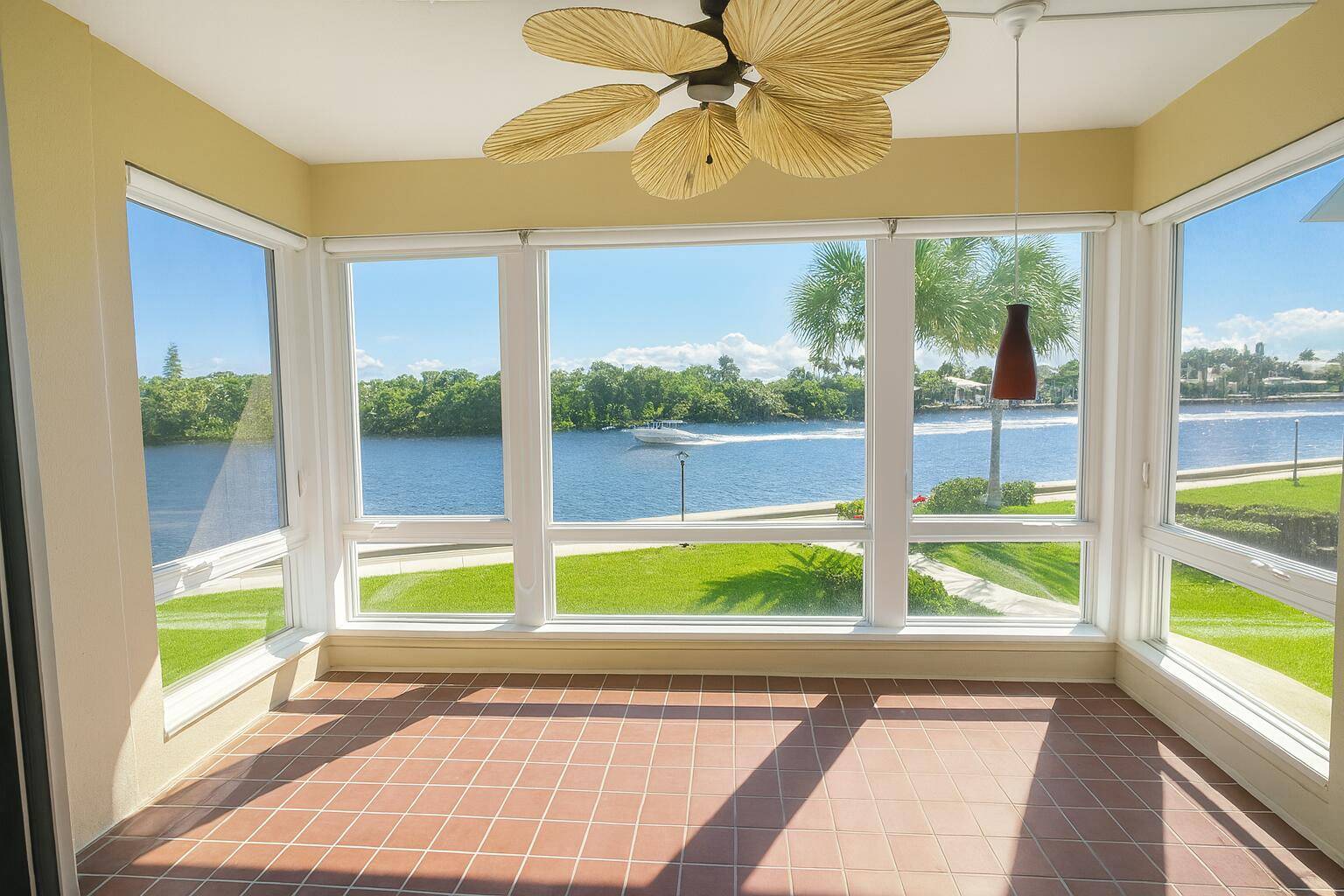 Fantastic 2 Bedroom, 2 Bath Condo Spectacular Intracoastal Golf Course Views !