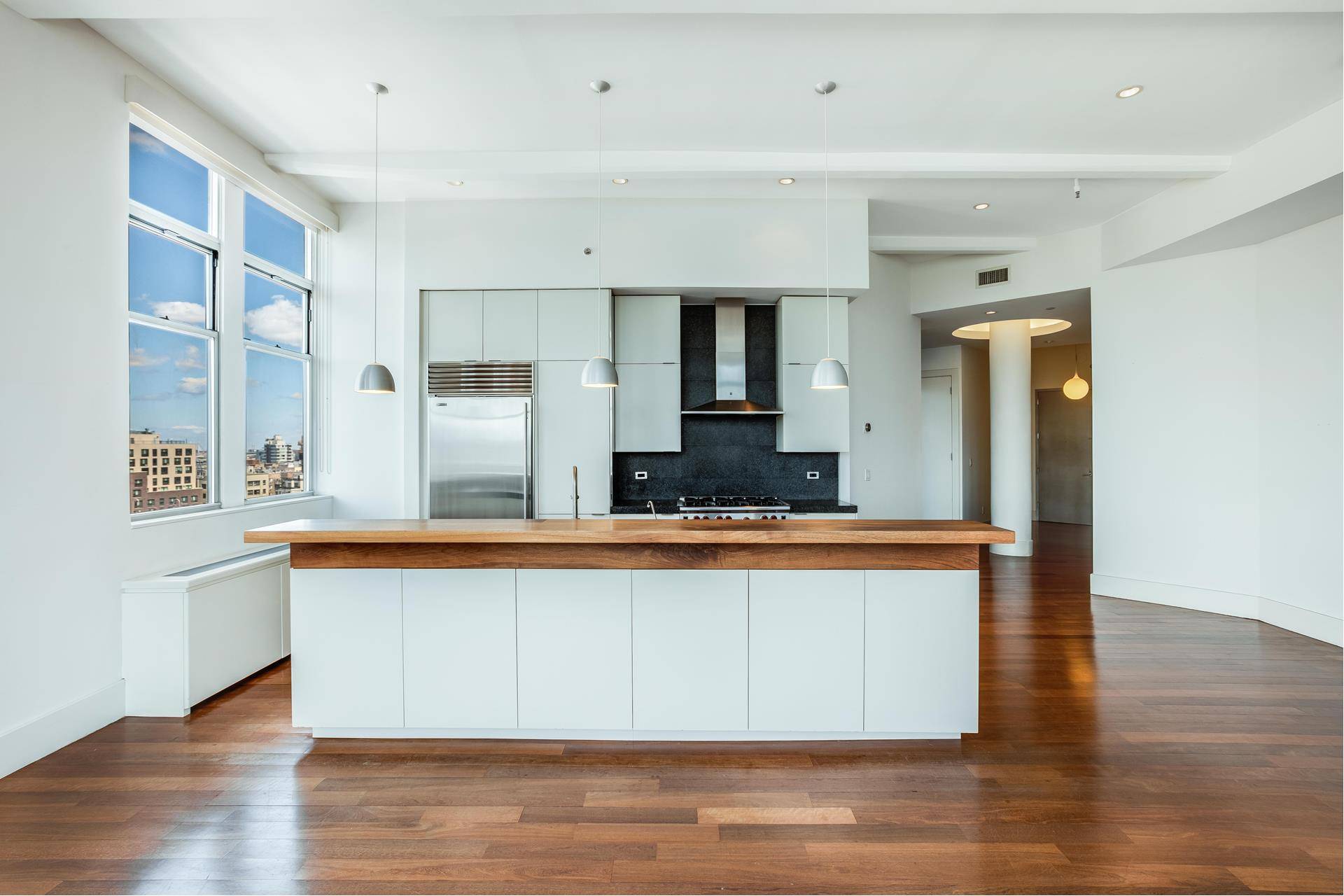 Experience sweeping Manhattan skyline and river views from this northwest facing 3 bedroom, 2.