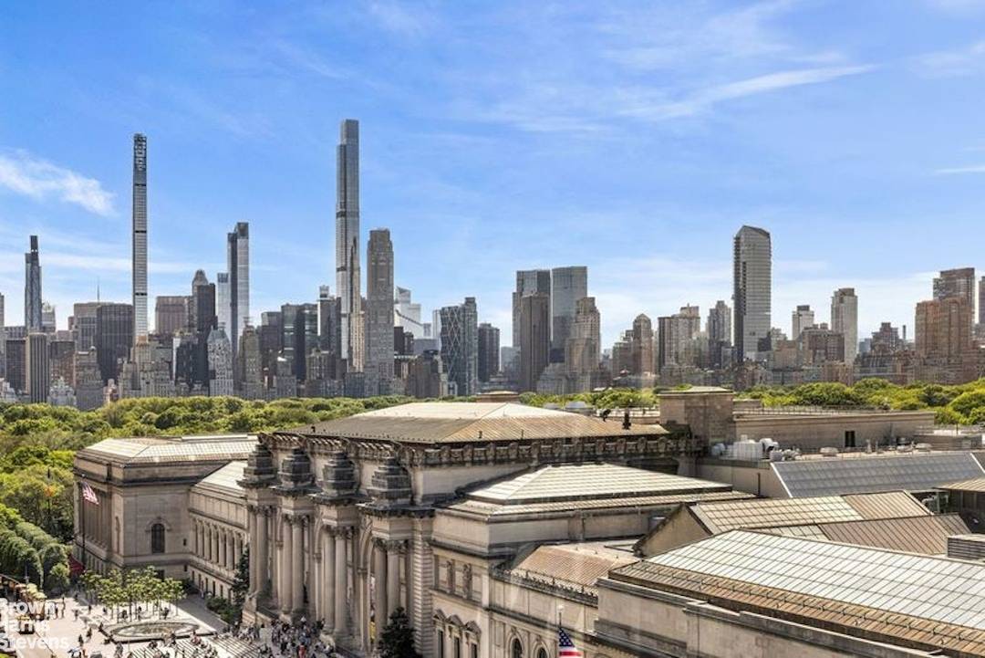 Magnificent Full Floor Residence on Fifth Avenue Commanding a prime position high above Central Park, this exceptional full floor residence offers sweeping, unobstructed vistas of the Metropolitan Museum of Art, ...