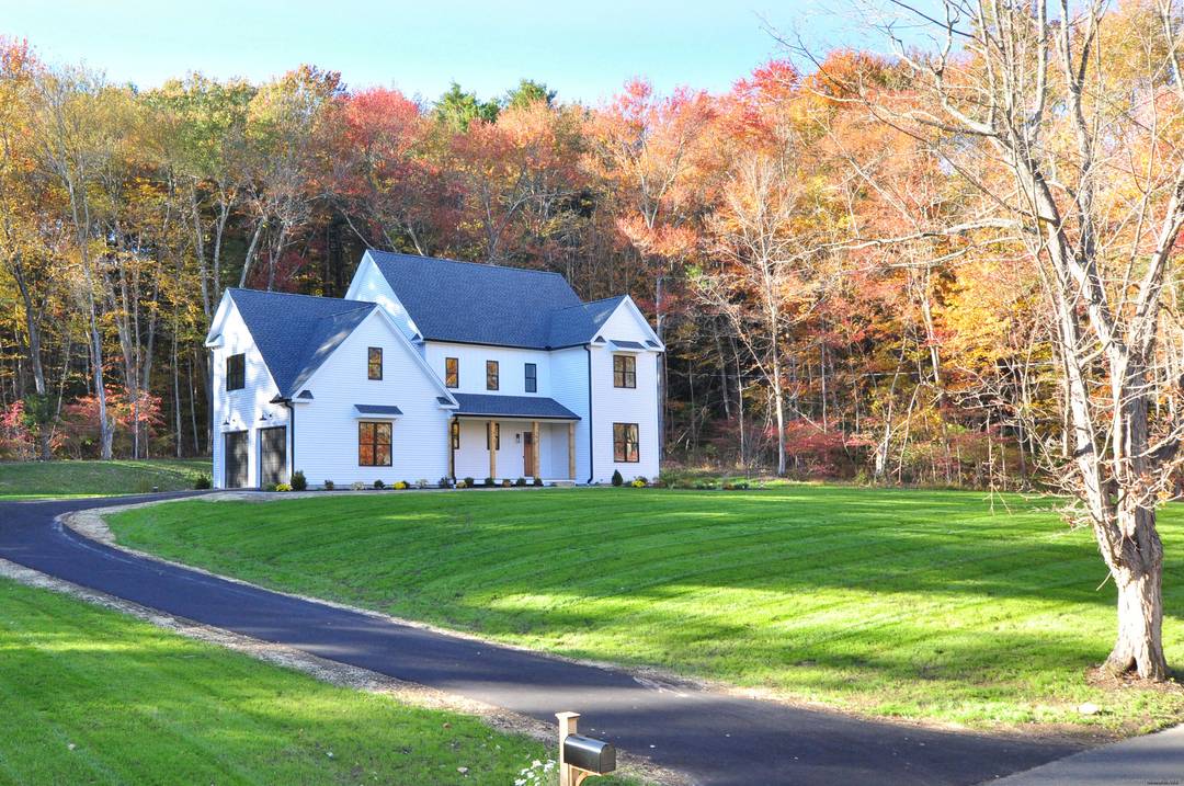 Set in the heart of Canton, Connecticut, this stately Colonial by Hinman Builders Developers reflects a disciplined approach to craftsmanship and design.