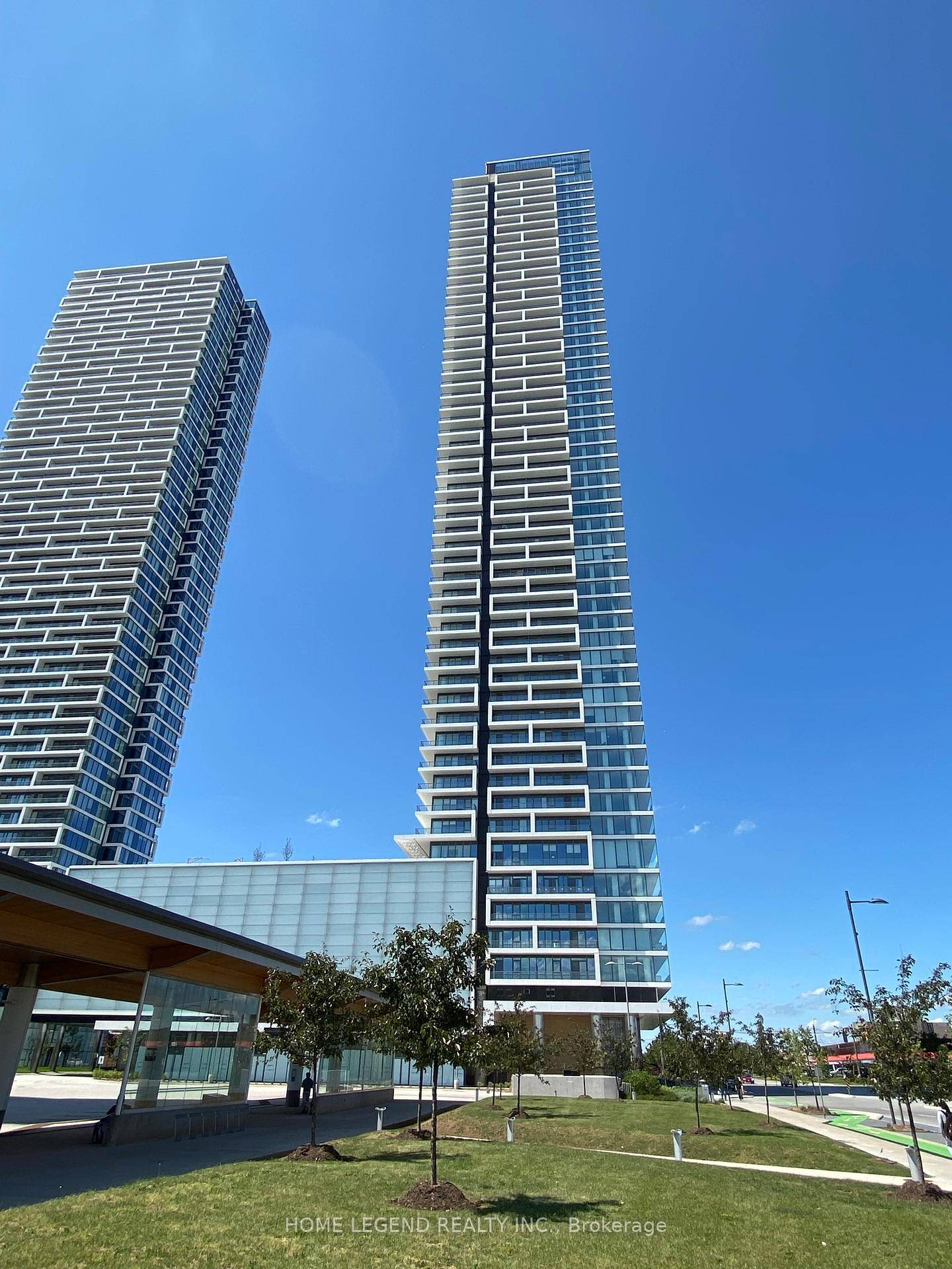 Must See ! 4 Year New Condominium In The Heart Of Vaughan Metropolitan Centre.
