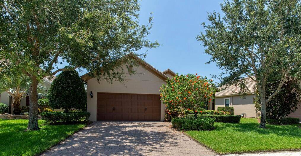 This lovely 3 bedroom, 2 bath and 1 Den single family home has never been on the market for sale !