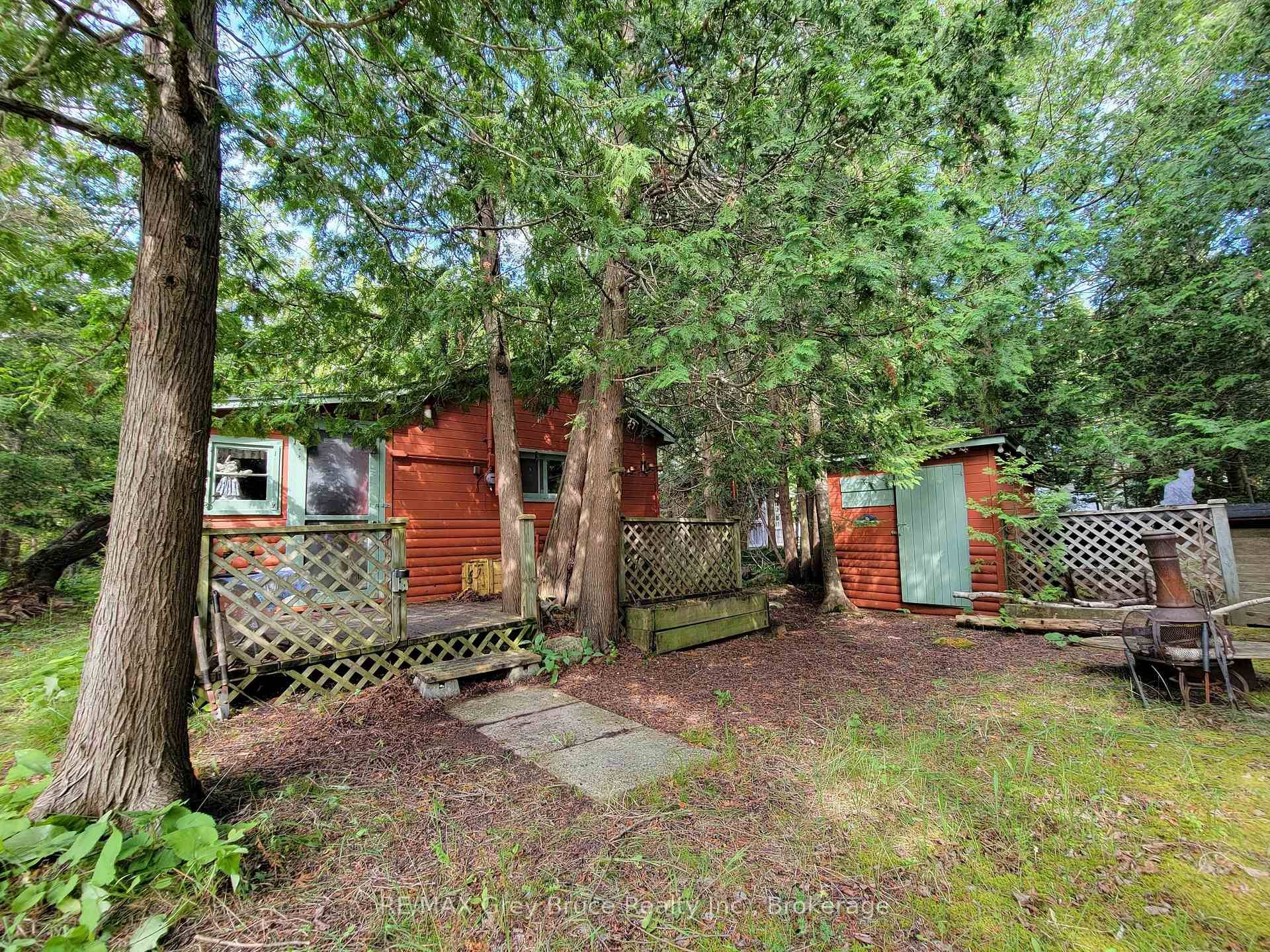 Cute as a button this classic, rustic, cottage in the higher end, desirable, and sought after Pine Tree Harbour community could be your ideal escape from the city.