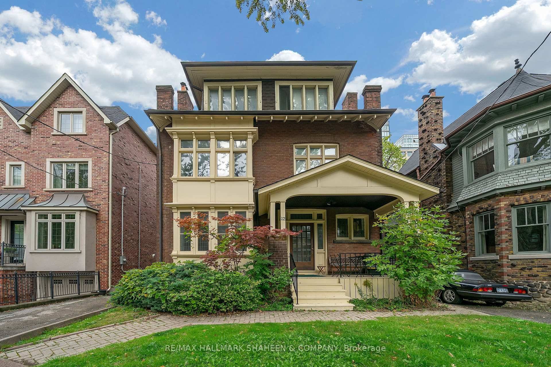 You seriously have to see this place, it's everything you've ever wanted in Deer Park but with an incredible bonus total privacy !