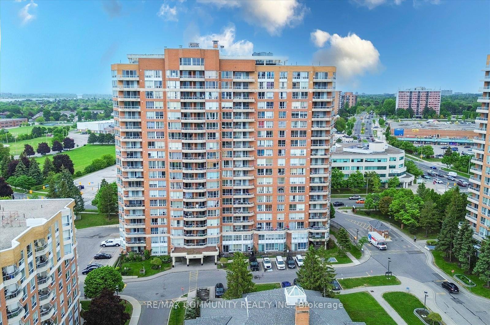 Enjoy stunning views from this bright and updated one bedroom, one bathroom unit.
