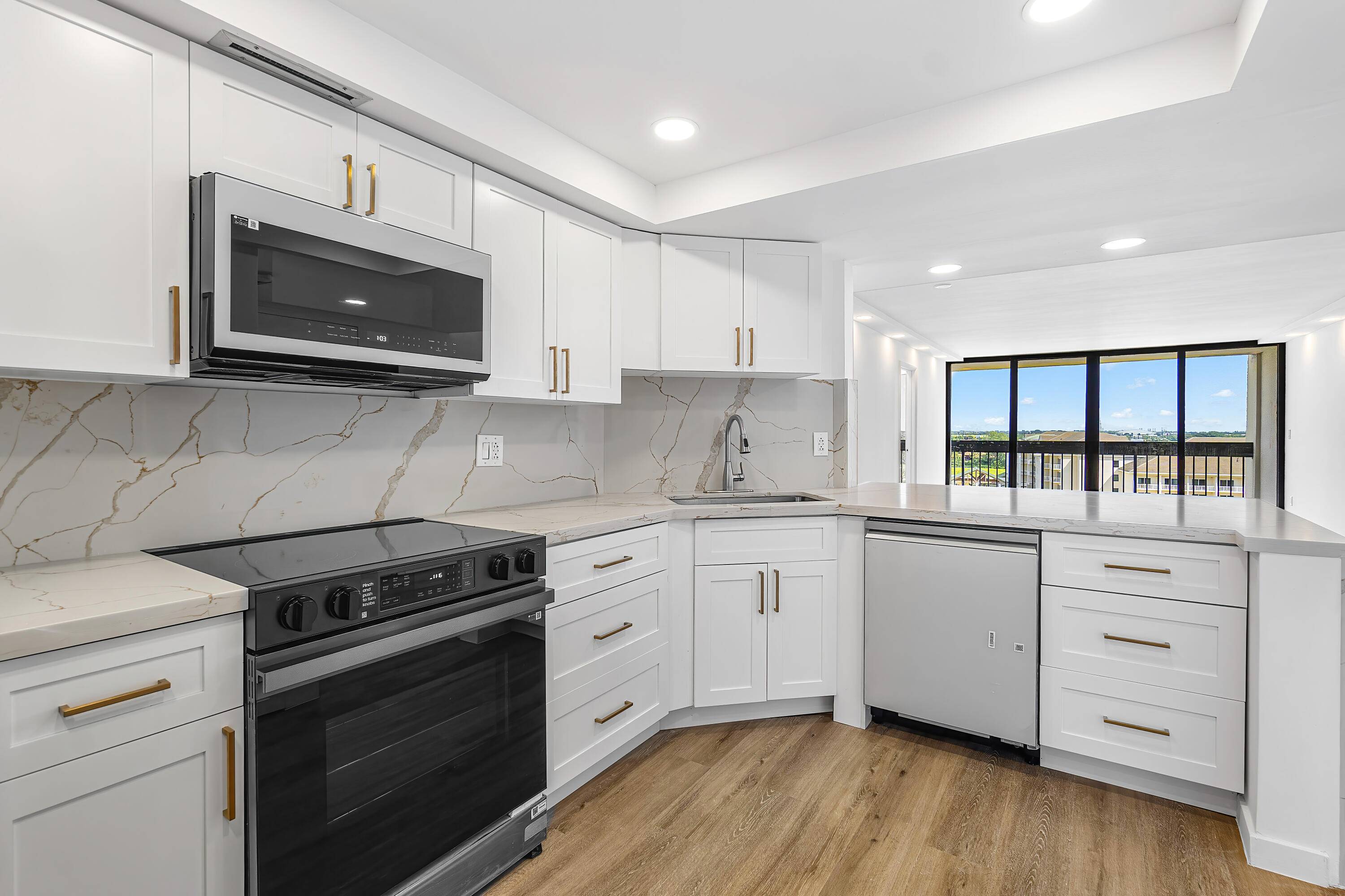 Experience luxury living at The Lincoln Tower in the heart of booming West Palm Beach !