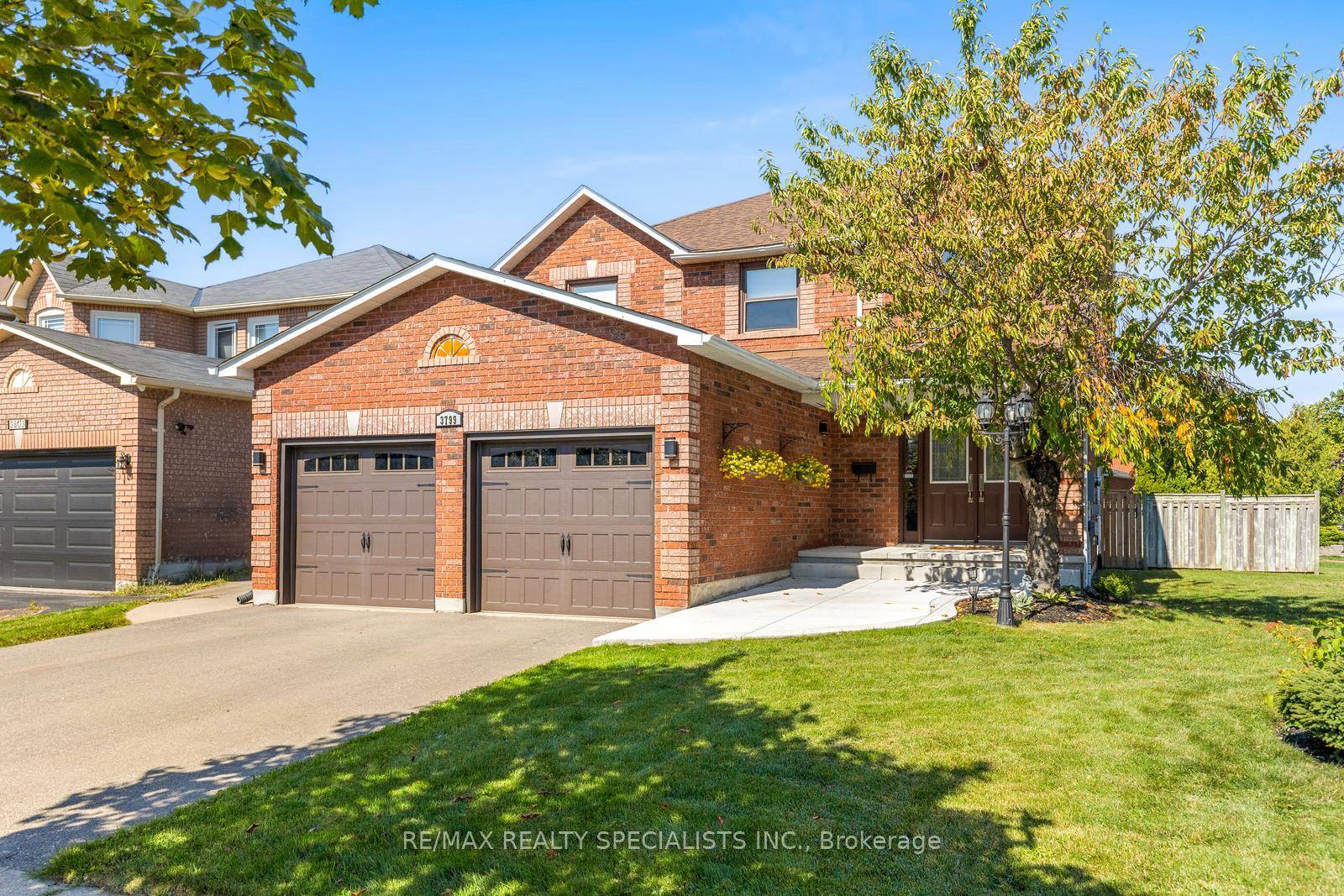 Stunning 4 Bedroom Detached Home on a Premium Corner Lot in Lisgar Welcome to this beautifully maintained 4 bedroom, 3 bathroom detached home nestled in the highly sought after Lisgar ...