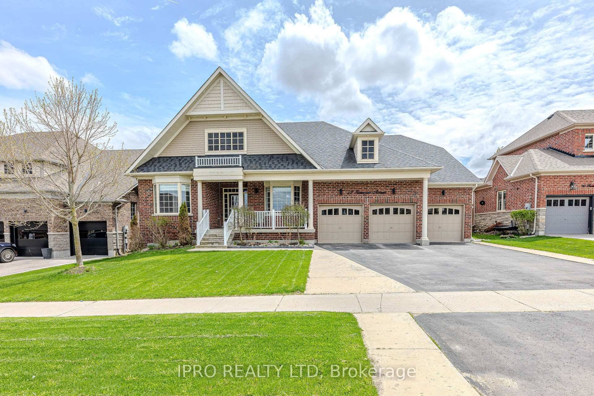 Discover the perfect blend of luxury and comfort in this highly sought after 5 bedroom, 5 bath Cheshire Bungaloft, offering just under 4, 000 sq ft of luxurious living.