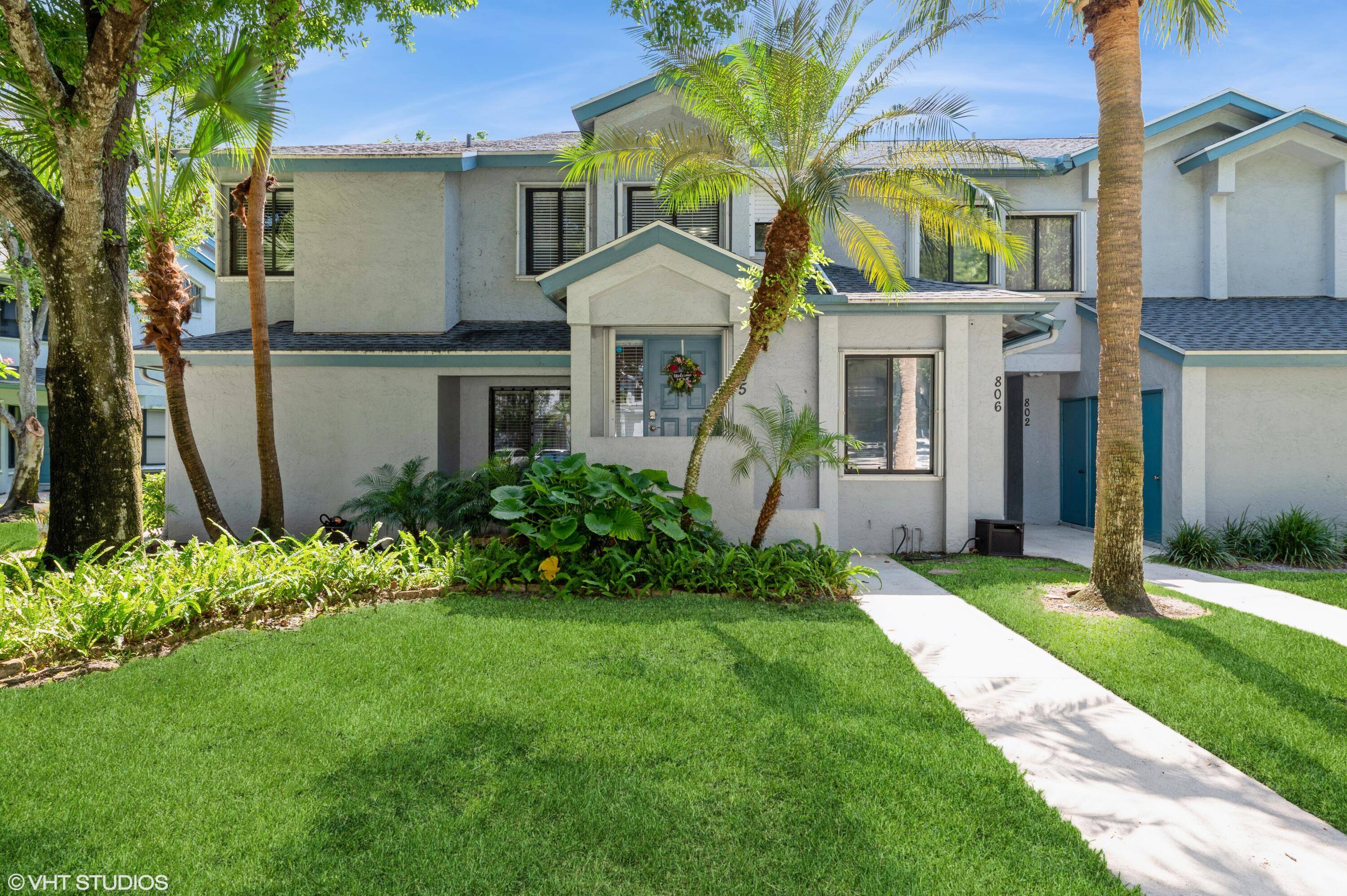 Stunning 3BR 2BA pet friendly townhouse in River Bridge.