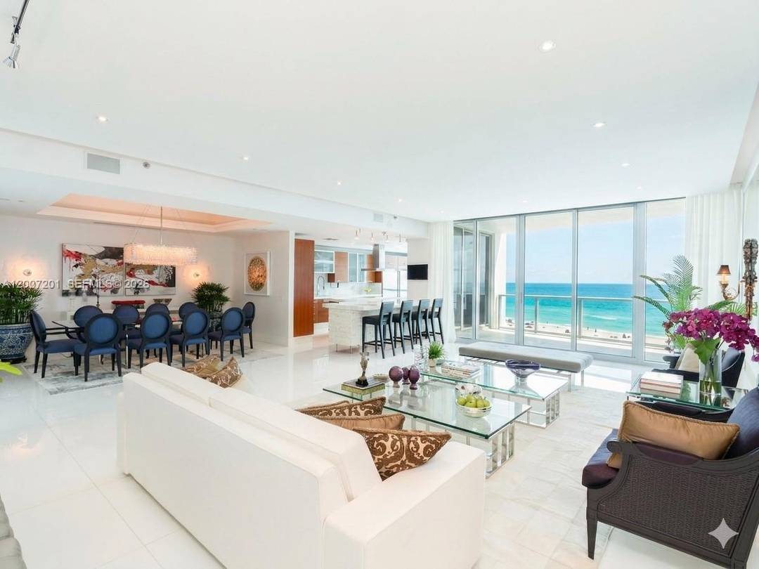 Welcome to Residence 906 at The Bath Club !