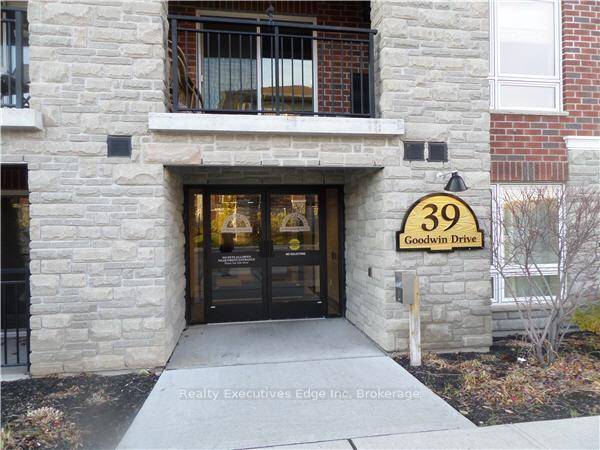 2 bedrooms Den executive Condo available immediately.