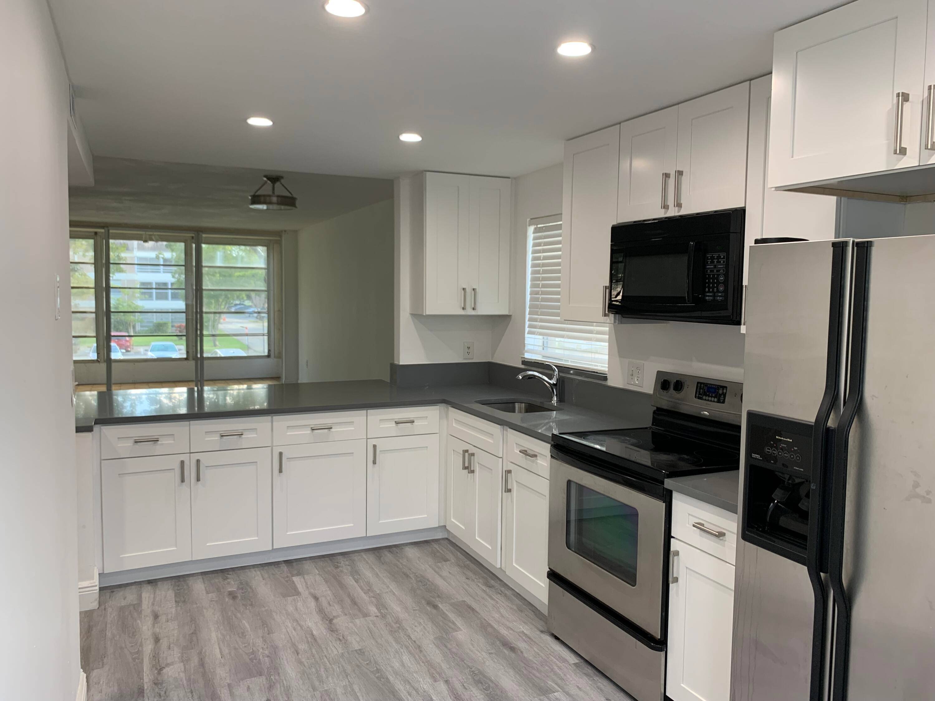 Awesome 2nd floor corner unit all ages community.
