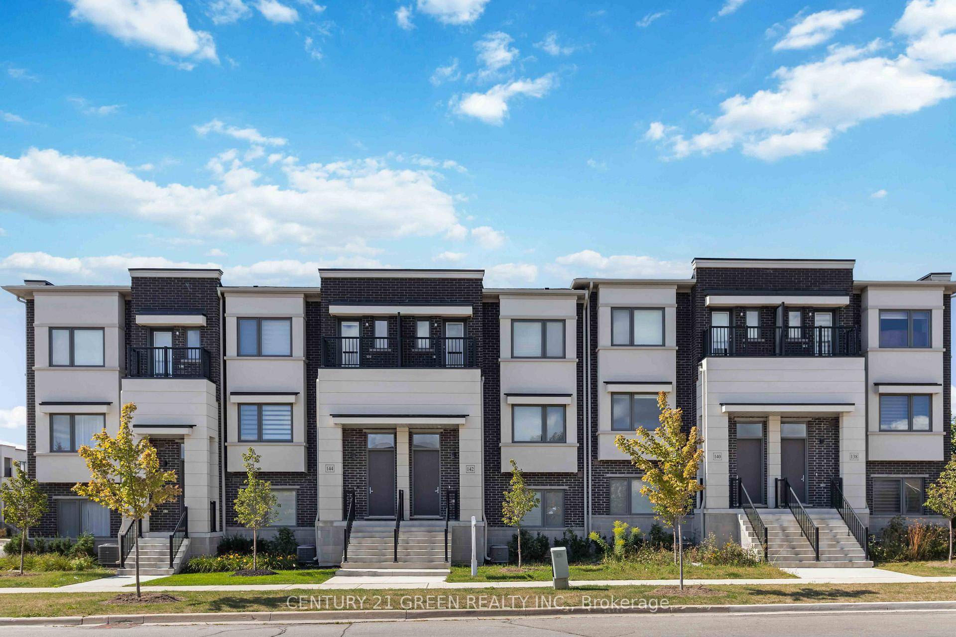 Stunning double car garage townhouse in Bolton's premier neighbourhood !