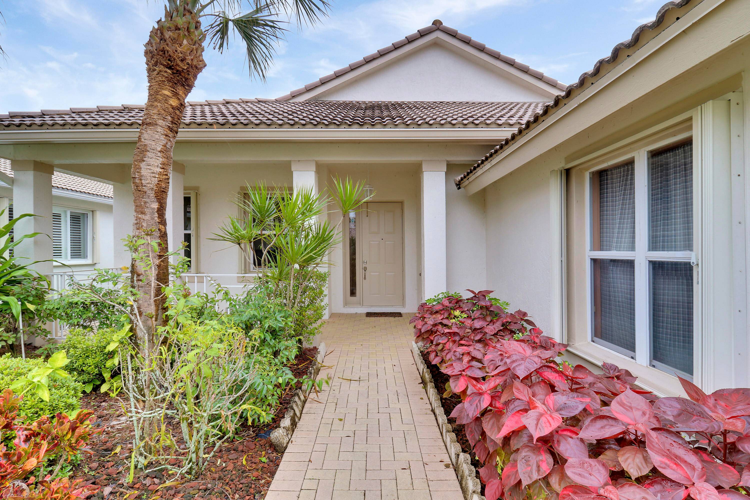 Rarely available Carlisle Model in the highly sought after Neighborhood of Sailfish Cove in the Active Adult Community of Baywinds !