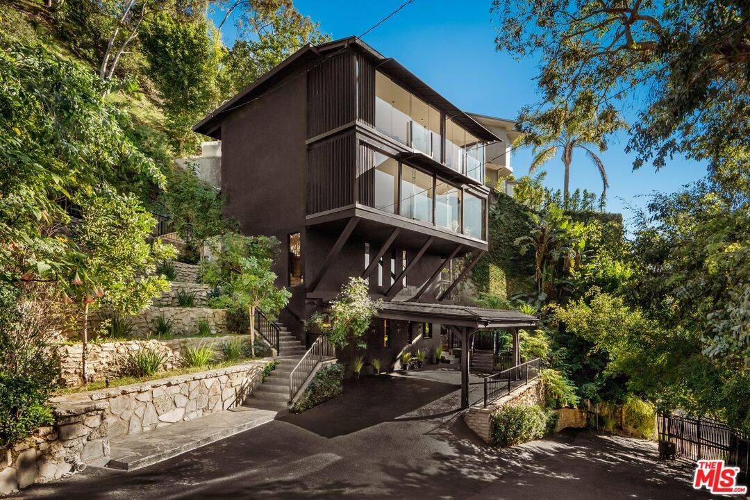 1782   Viewmont Dr 3BR Sunset Strip La