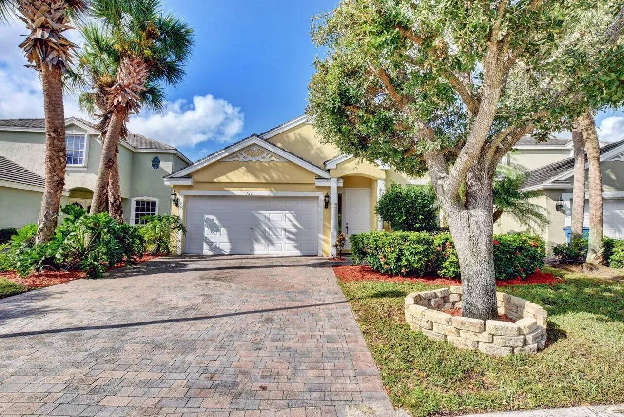 Welcome to Victoria Grove in Royal Palm Beach !