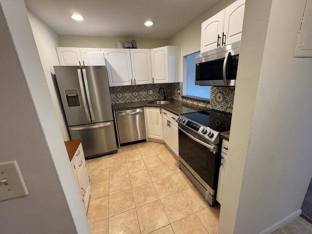 Beautiful and bright one bedroom one and one half bathroom condo on the second floor.