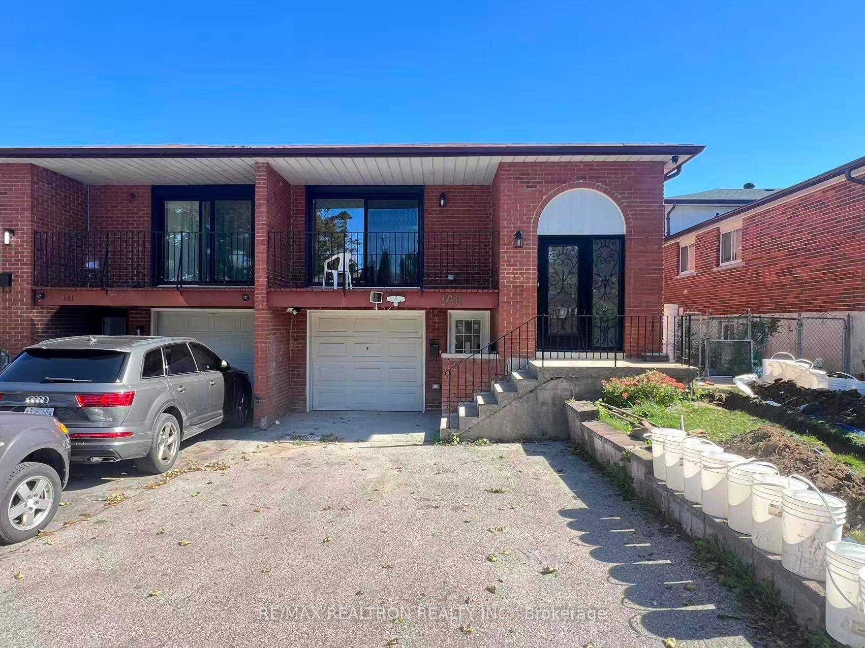 Rarely Offered Newly Renovated Beautiful amp ; Spacious LEAGL Lower Floor Unit In A Gorgeous Semi Backsplit 5 Home.