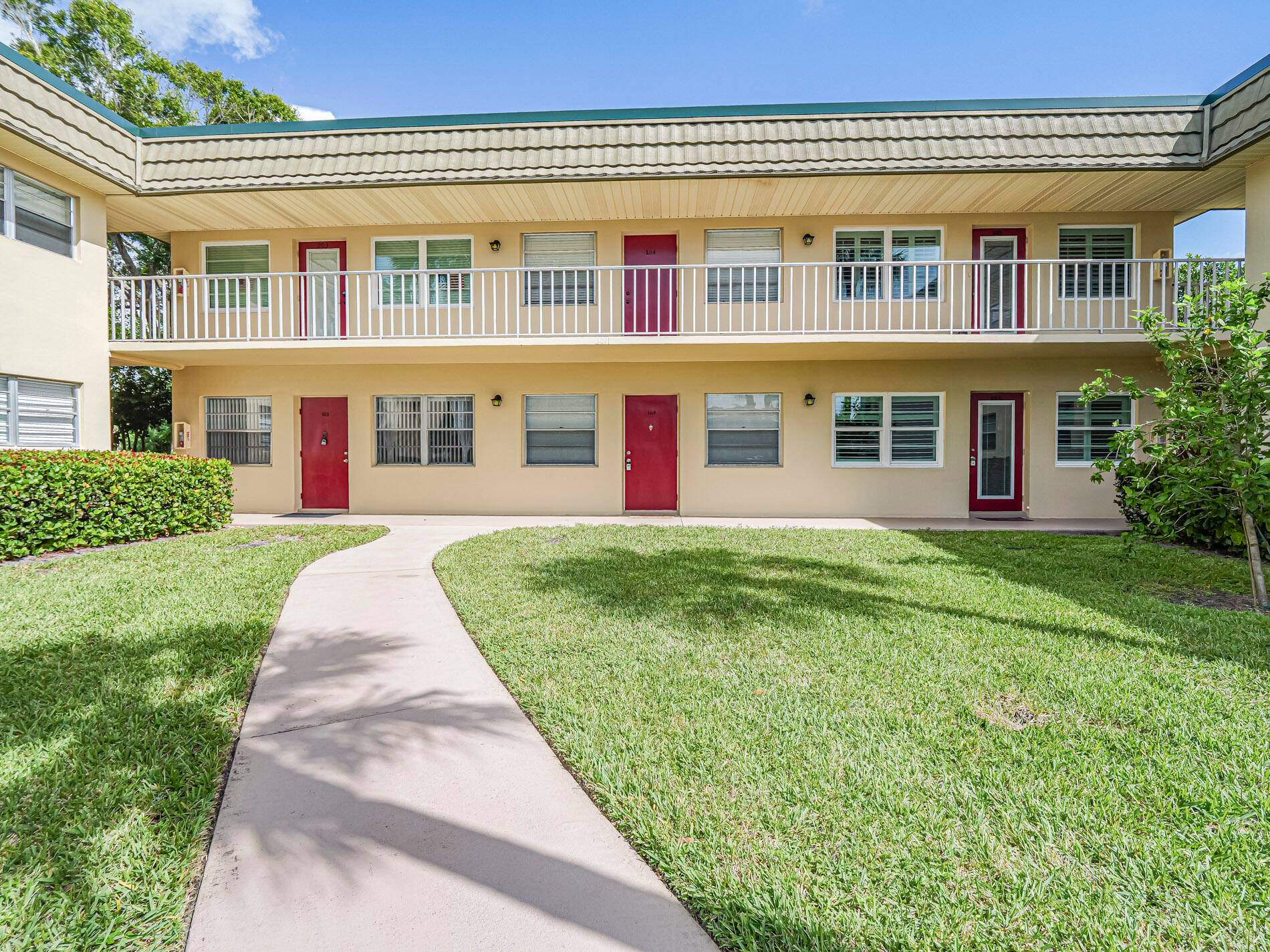 Spacious first floor condominium in vibrant 55 community completely renovated with newer laminate LVP floors, redone baseboards, freshly painted interior, redone kitchen with newer appliances and pantry closet, newer tiled ...