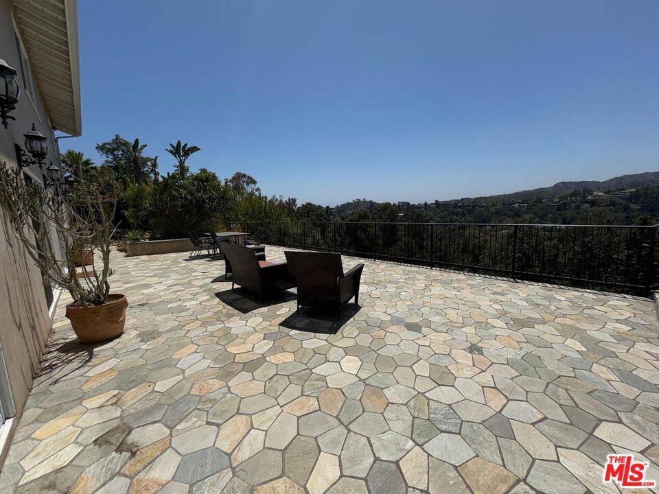 911  TEAKWOOD RD 4BR Brentwood La