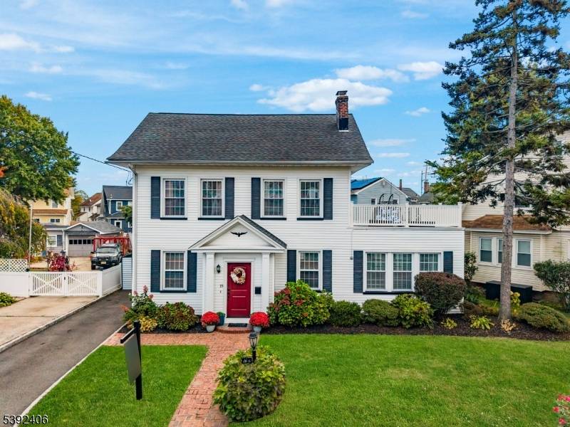 Discover Halcyon Park living at its best.