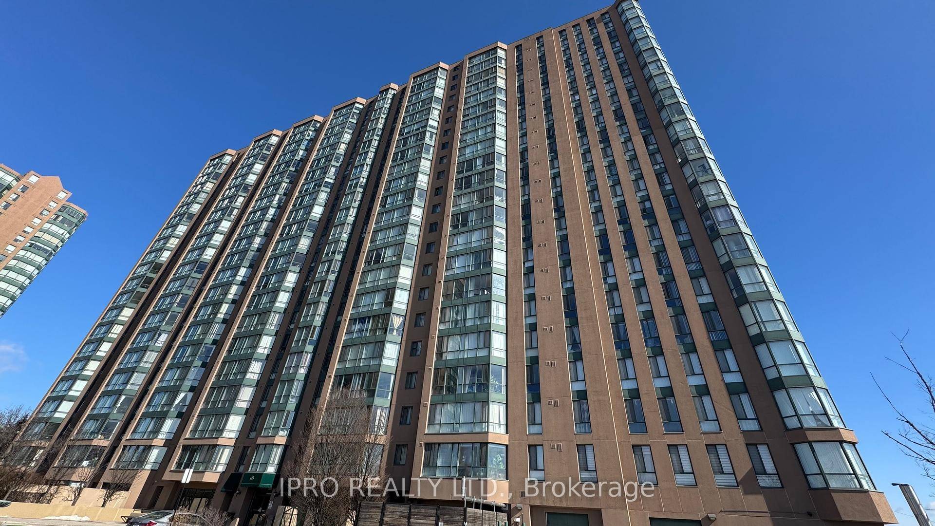 Beautiful One Bedroom Plus Den amp ; Spacious Solarium with Spectacular view of Toronto skyline !