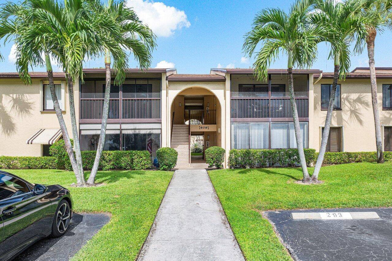ALL AGES WELCOME ! REMODELED 2 Bedrooms 2 Bathrooms, screened patio storage.