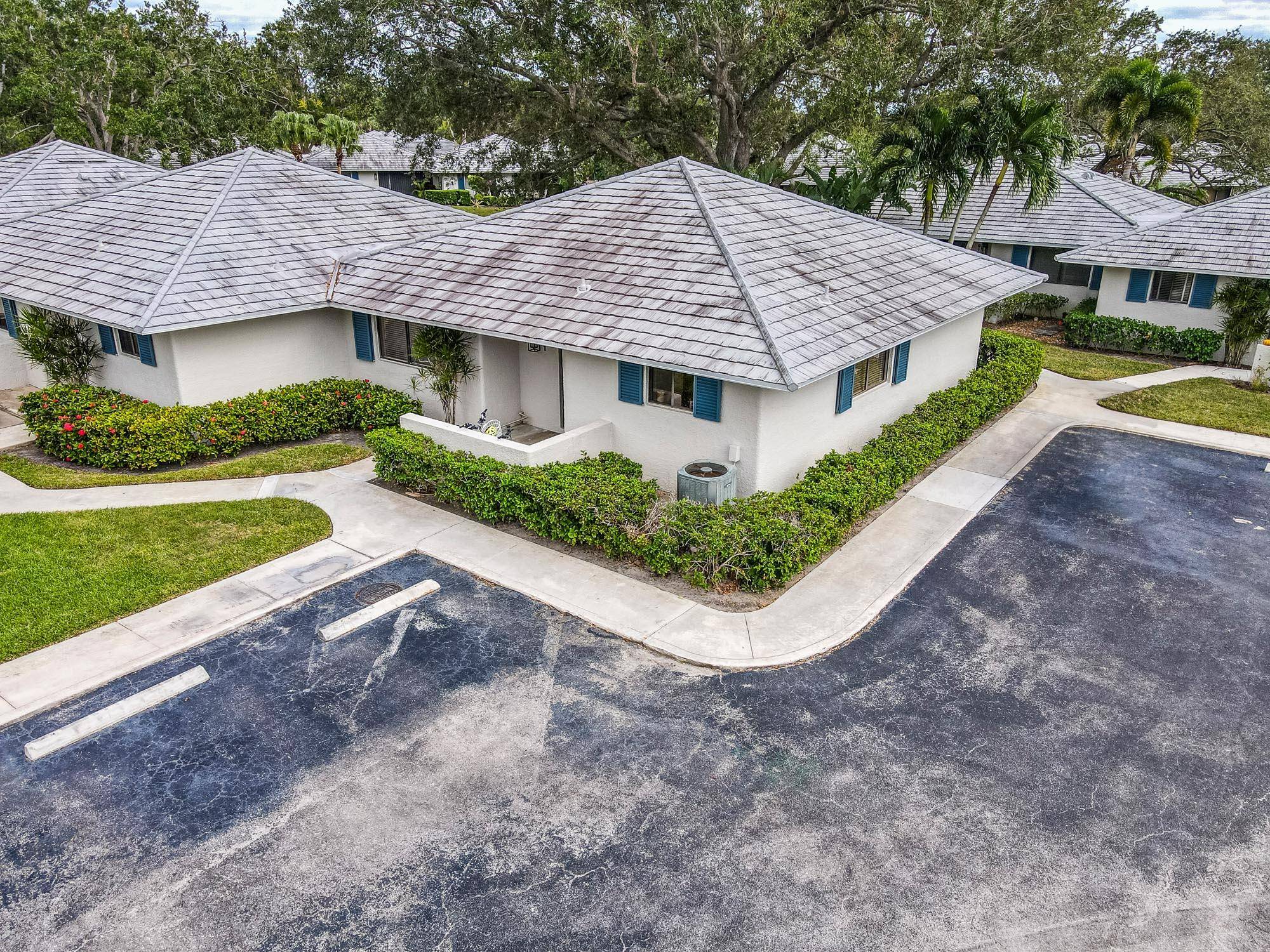 Discover this beautifully updated 2 bedroom, 2 bathroom home in the sought after PGA Club Cottages.