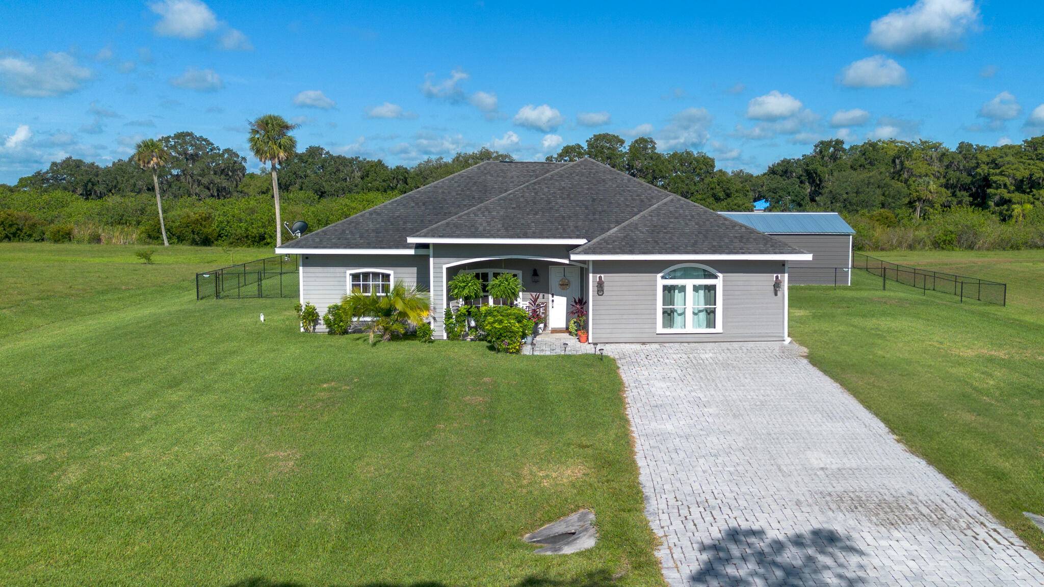 This captivating 3 bedroom 2 bathroom home offers the ideal blend of comfort and outdoor space.