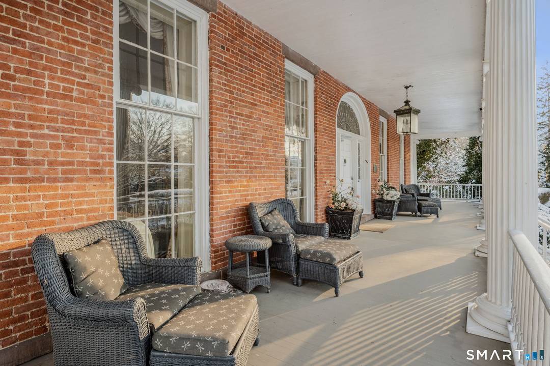 Welcome to the heart of Old Lyme Village !