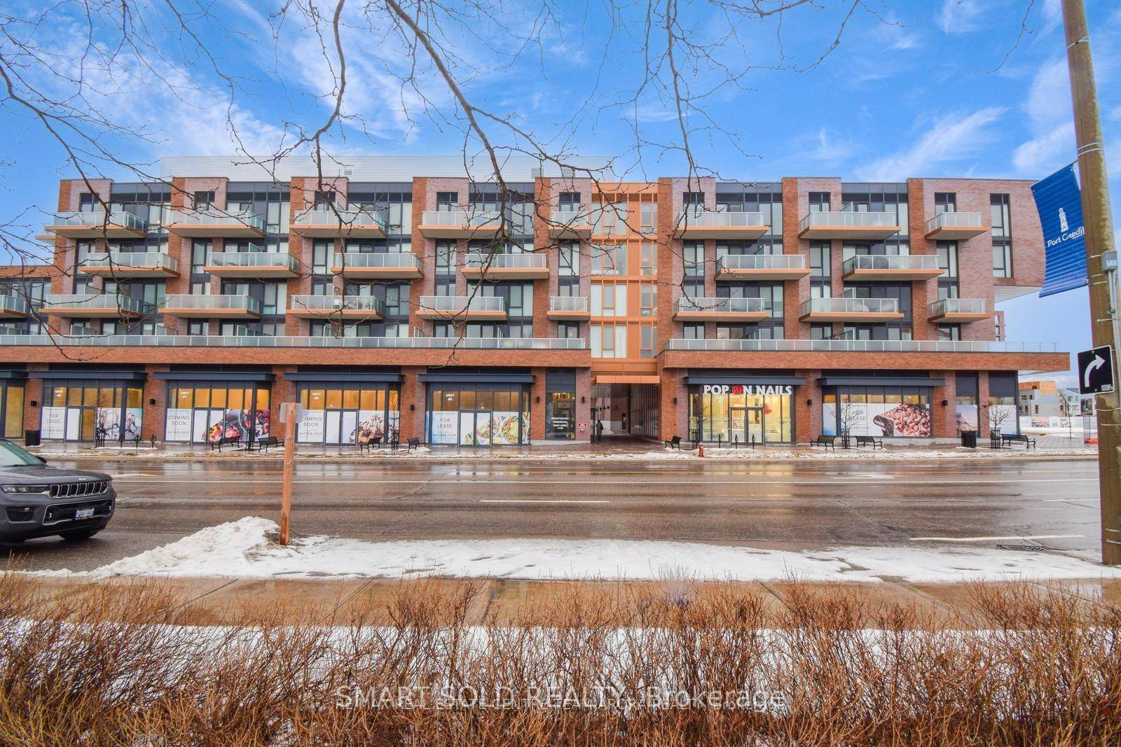 Gorgeous 2 1 bedroom, 2 washroom unit with a stunning south view, located in the heart of Port Credit at 215 Lakeshore Rd W, Mississauga.