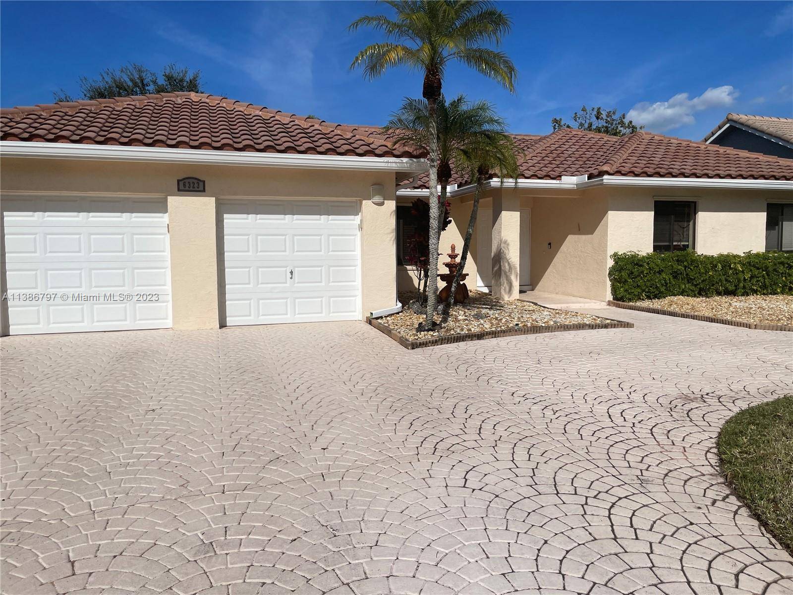 5 BEDROOM 2 1 2 BATH HOME ON A QUIET CUL DE SAC LOCATED IN HIDDEN HAMMOCKS OAKBROOK IN CORAL SPRINGS.