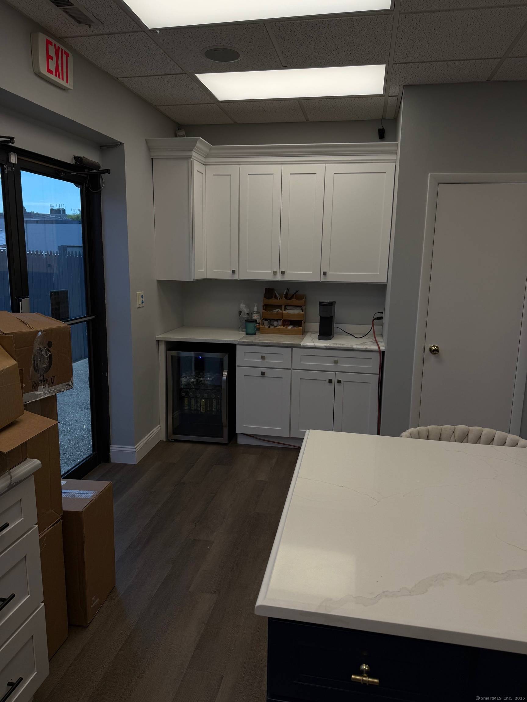 Discover an exceptional warehouse and office space in the heart of Norwalk, CT, ideally located just 2 minutes from Route 7 and 5 minutes from I 95.