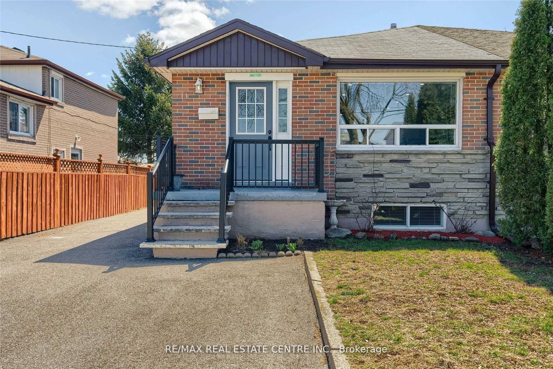 Spacious Bungalow For Lease Upper Level Only.