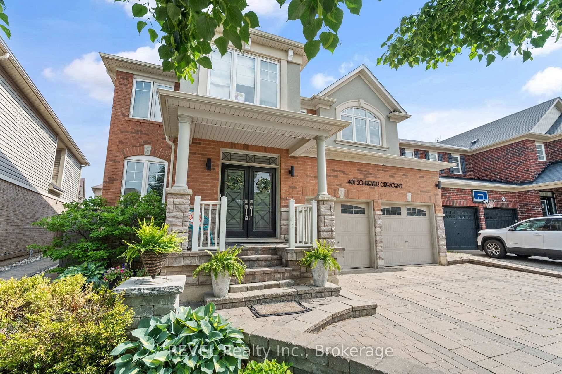 Elegant Luxury Living with Poolside Paradise amp ; In Law SuiteStep into sophistication with this stunning, sun drenched detached estate featuring a double car garage and a private backyard oasis ...