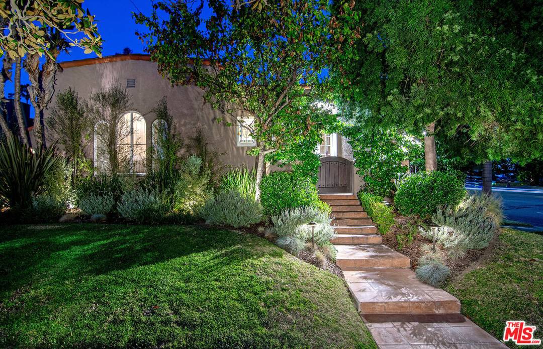300  N Bronson Ave 3BR Mid Wilshire La
