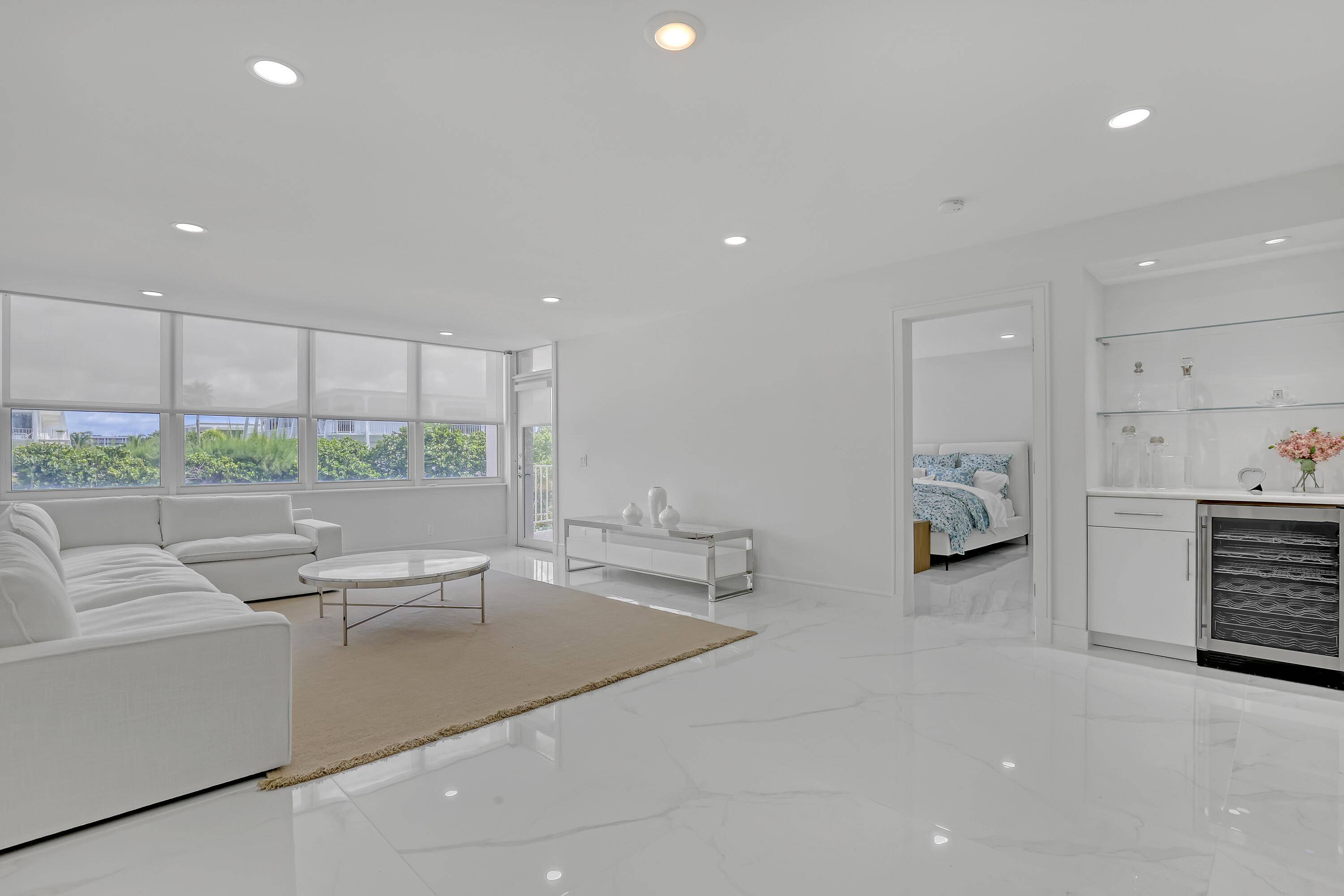 This spacious 1 bedroom 1.