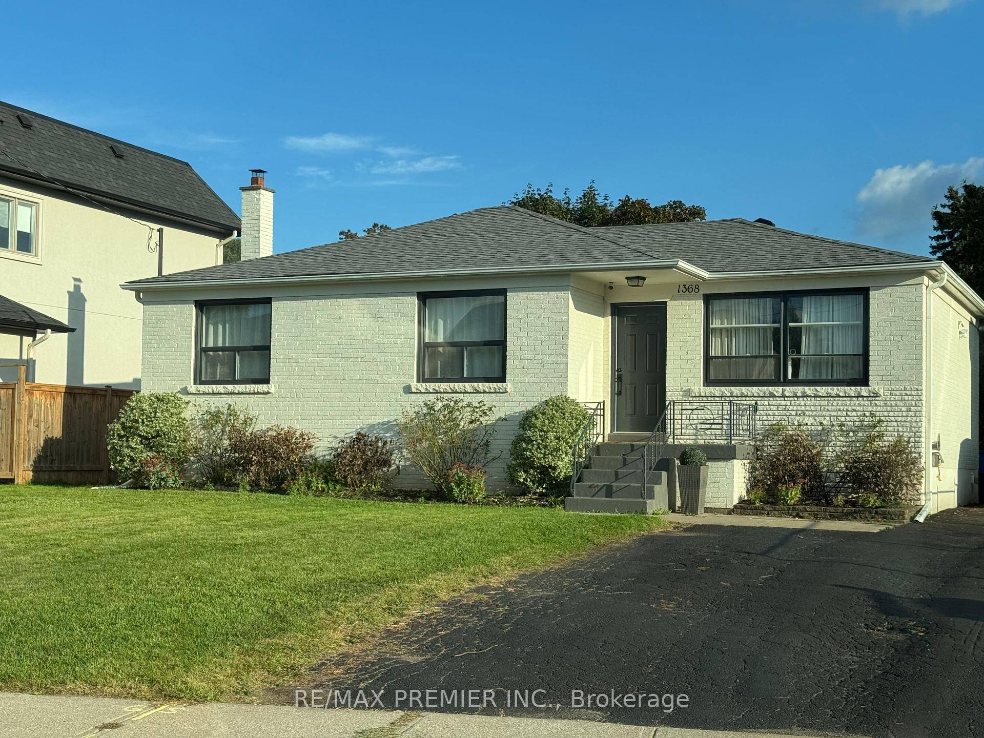 Prestigious South West Oakville Bungalow Duplex Live, Lease, or Build.