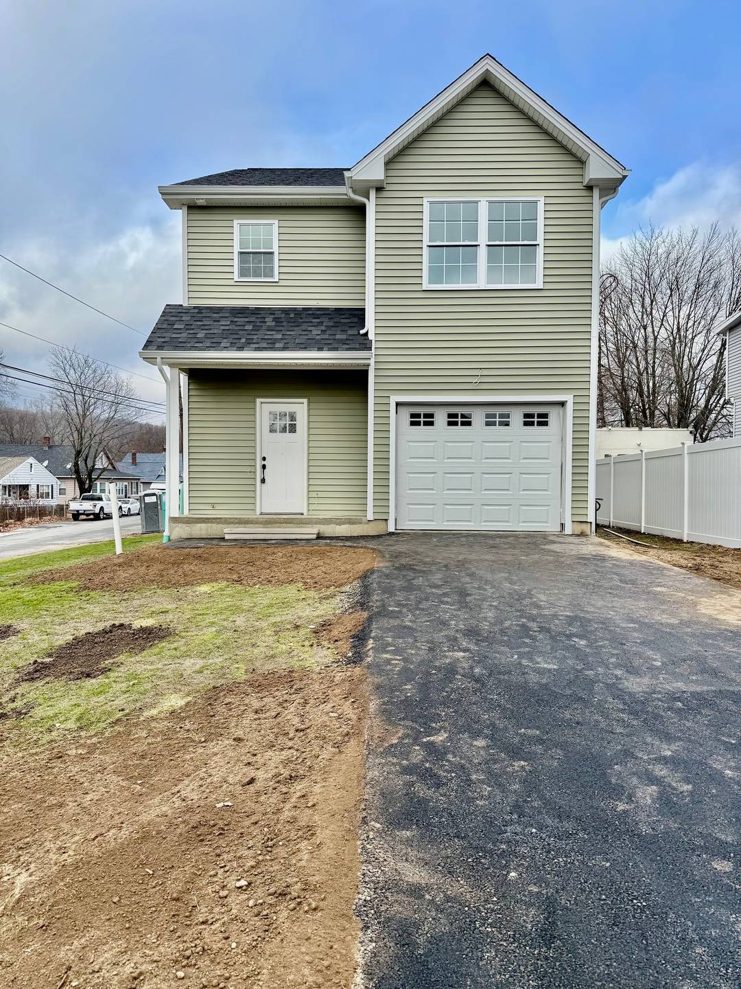 EAST END BRAND NEW COLONIAL FEATURES EAT IN KITCHEN WITH CUSTOM WHITE CABINETS, GRANITE TOPS STAINLESS STEEL APPLS LARGE LIVING RM 3 BEDROOMS WITH THE PRIMARY BDRM HAVING IT'S OWN ...
