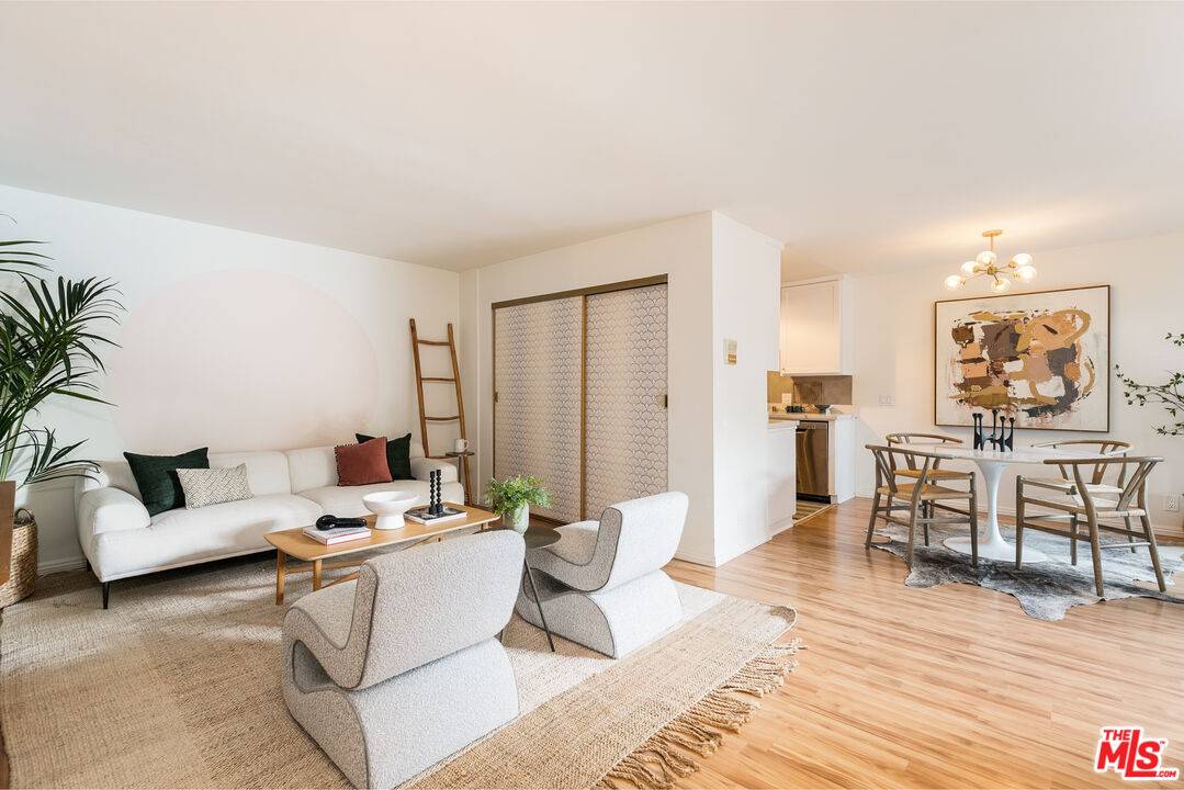 532  N Rossmore Ave 1BR Mid Wilshire La