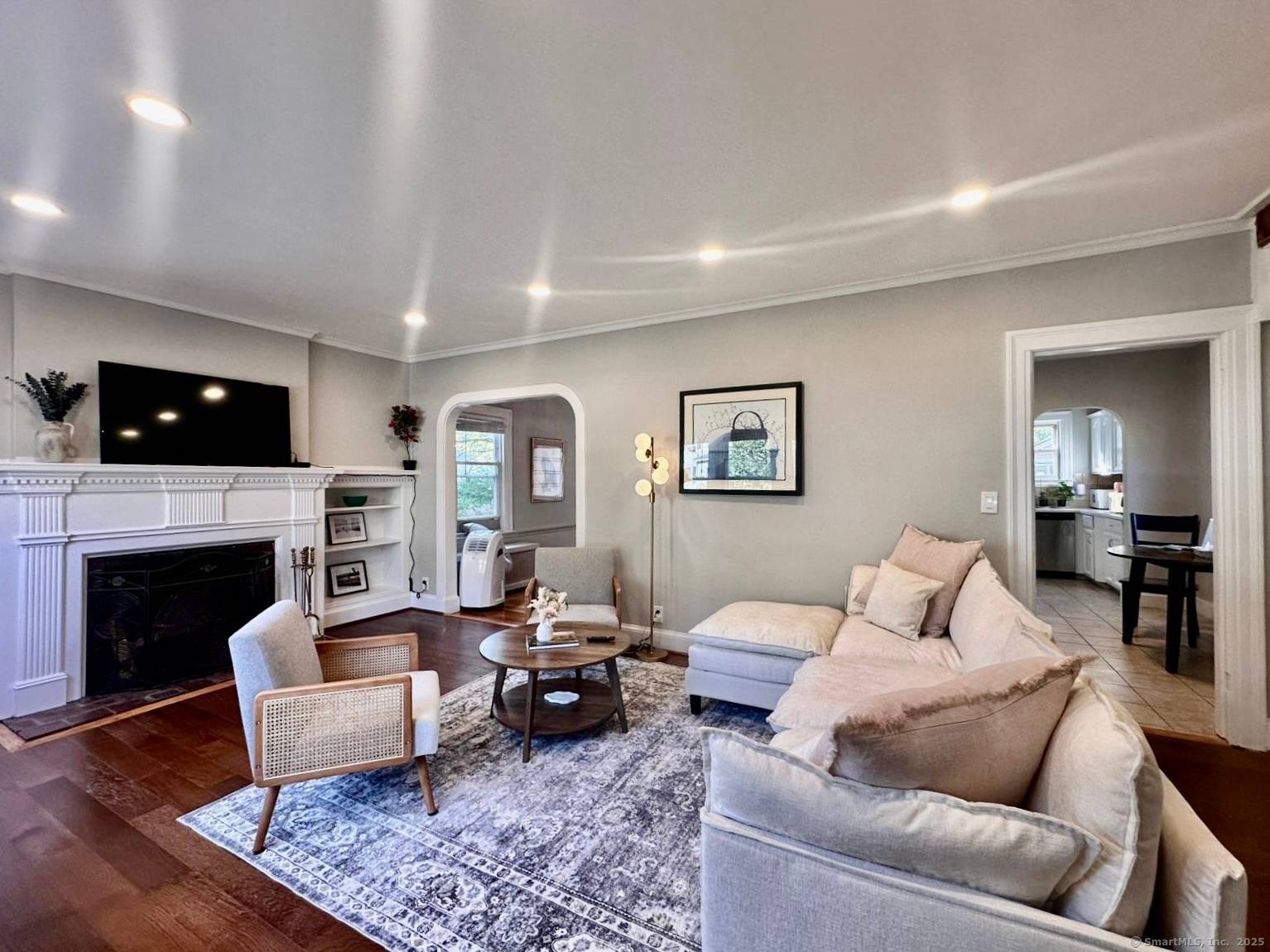 Welcome to this stunning 3 bedroom, 1.