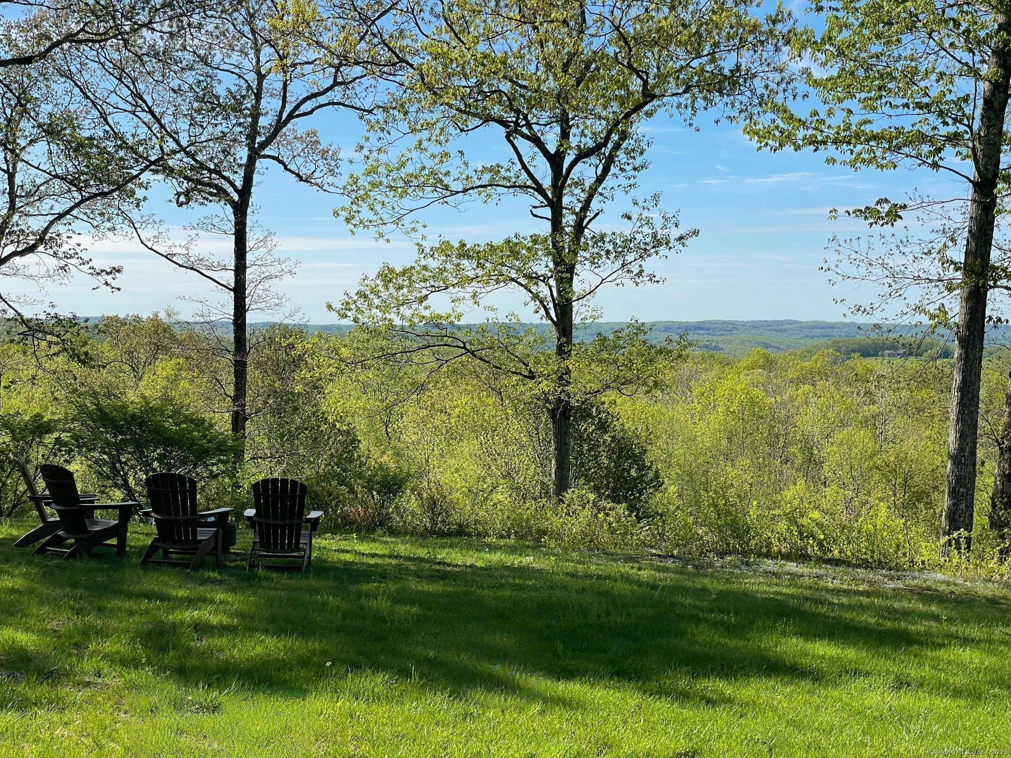 Long drive leads you to this private and pristine cape that sits just below the pinnacle in Warren, giving amazing southern views to the far hills.