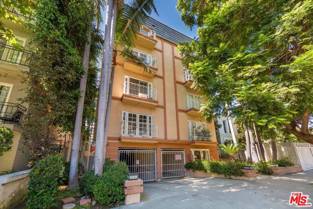 2205 S Bentley Ave 2BR La