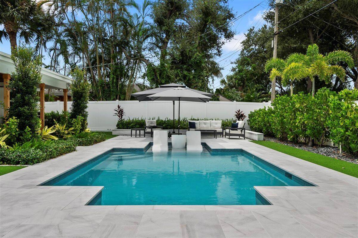 Season Rental Available December 1, 2025 to March 31, 2026 Escape the cold and embrace the sun drenched lifestyle of Jupiter, Florida where winter means warm breezes, clear skies, and ...