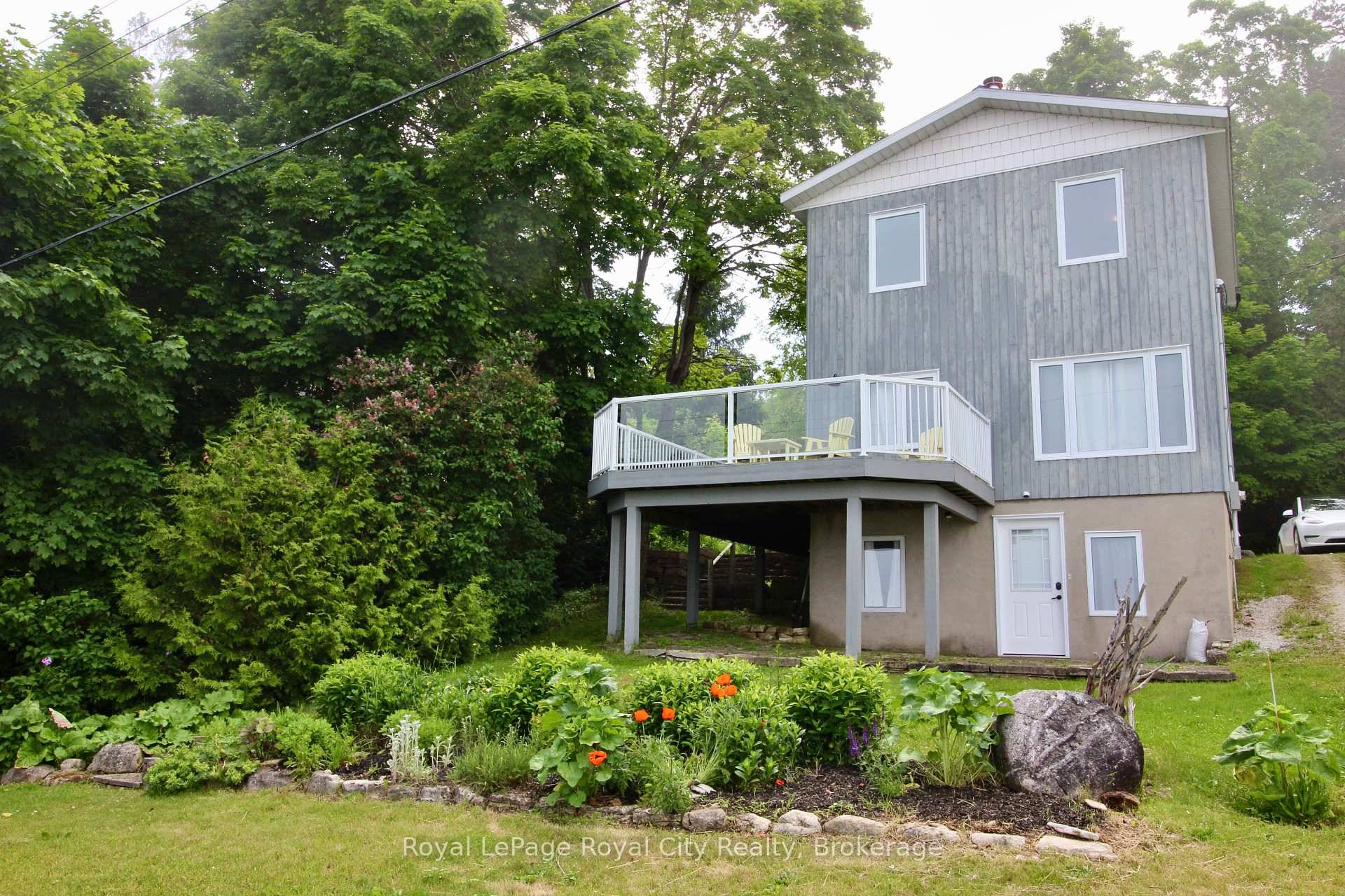 Welcome to your waterfront dream home !